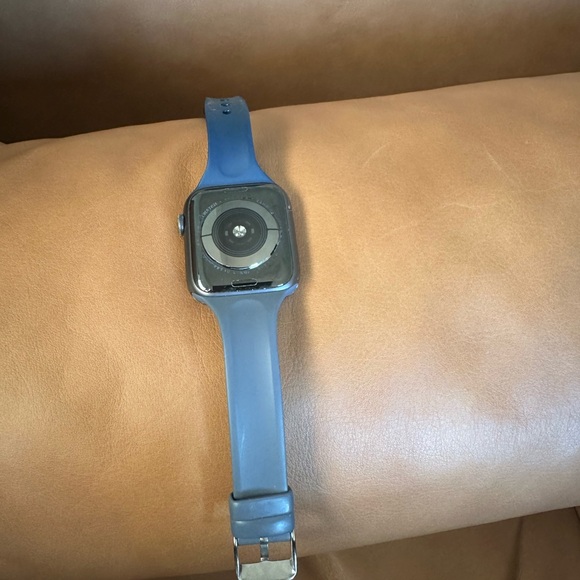 Apple Watch Series 5 44mm With GPS Unlocked - Picture 2 of 4